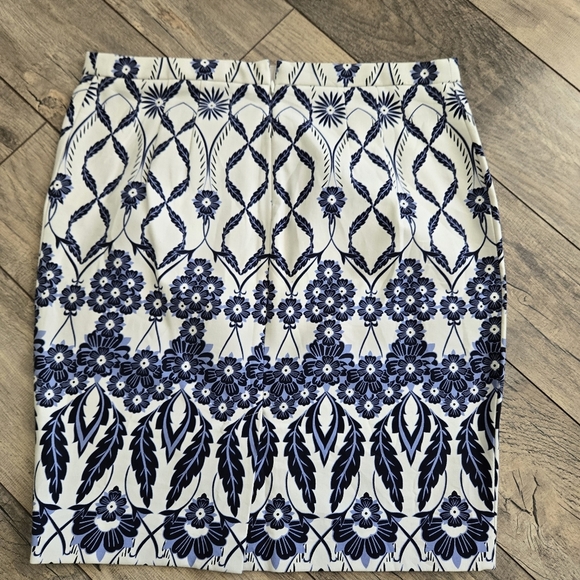 Lila Rose Womens Cotton/spandex Size 6 Floral Blue and White Skirt - Picture 7 of 15